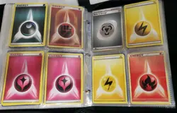 Pokemon cards lot 400+ 1996-2023 In 9.5"x7" Zipper Binder - Image 5