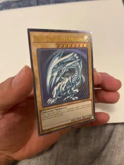 Blue-Eyes White Dragon OP28-EN001 OTS Tournament Pack 28 Unlimited - Image 1