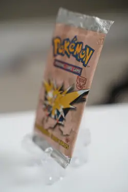 Pokemon TCG 1999 1st Edition Fossil Booster Pack Zapdos Art WOTC Factory Sealed - Image 3