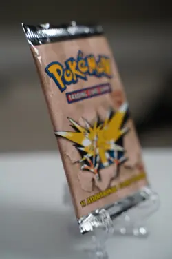 Pokemon TCG 1999 1st Edition Fossil Booster Pack Zapdos Art WOTC Factory Sealed - Image 4