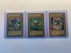 3x Yugioh Karten: Magnetkrieger Alpha, Beta & Gamma (DOR-G001/02/03) Secret Rare - Image 1