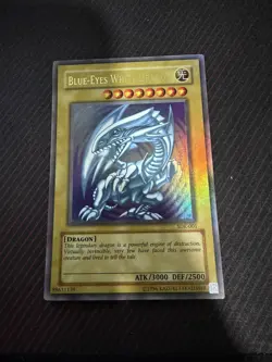 Yu-Gi-Oh Blue-Eyes White Dragon SDK-001 MAX FULL HOLO BLEED MISPRINT LP - Image 1