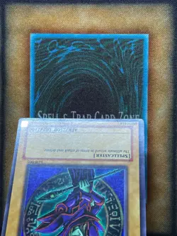 Yugioh Dark Magician LOB-005 Ultra Rare Original Print MP - Image 3