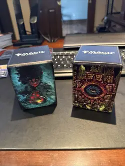 MTG ~ Lord of the Rings ~ Alcove Deck Box ~ Frodo ~ Includes LCI Deck Box - Image 1
