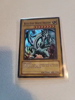 Yu-Gi-Oh Blue-Eyes White Dragon SKE-001 Super Rare 1st Edition Lightly Played - Image 1