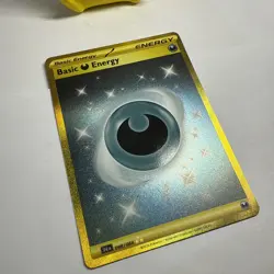 Basic Darkness Energy Holo Card 098/064 Shrouded Fable SV - Image 4