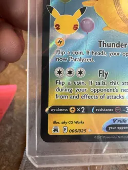 Pokemon TCG Flying Pikachu v Celebrations Holo Ultra Rare Lightning Card 006/025 - Image 5