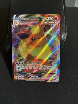 Pokemon TCG Flareon VMAX Full Art Ultra Rare Holo Card 018/203 Evolving Skies - Image 1