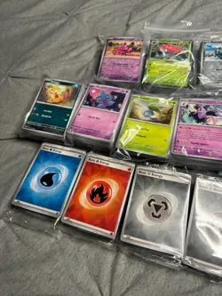 Pokemon Bulk 1000+ Cards 300 HOLO/REV INCLUDED - 200 Sealed Energy - Fun Pack - Image 3