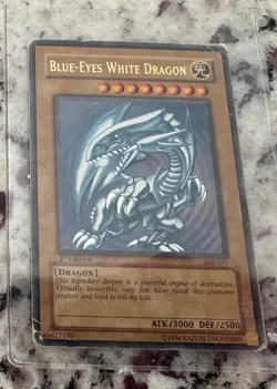 2002 YuGiOh SDK-001 1st Edition Blue-Eyes White Dragon Ultra Rare English Holo - Image 1