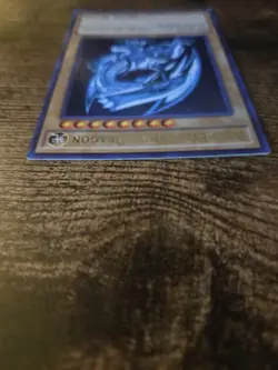 Yu-Gi-Oh! Blue-Eyes White Dragon CT13-EN008 Ultra Rare Limited Edition LP - Image 5