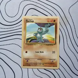 1999 Base Set Machop 52/102 WOTC Pokemon Card Original Rare 🍑PEACH border error - Image 1