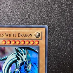 Yu-Gi-Oh Blue-Eyes White Dragon English Version Asia LOB-001 - Image 3