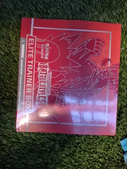 Pokemon TCG Sword & Shield - Battle Styles - Elite Trainer Box ETB RED (JF53) - Image 1