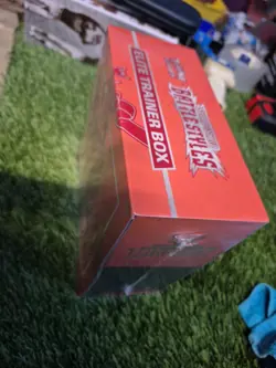 Pokemon TCG Sword & Shield - Battle Styles - Elite Trainer Box ETB RED (JF53) - Image 4
