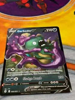 C1167 POKEMON TCG GARBODOR V NM CARD HOLO #100 EVOLVING SKIES RARE - Image 2