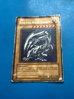 YUGIOH Ultra Rare Blue-Eyes White Dragon SDK-001 PLAYED - Image 1