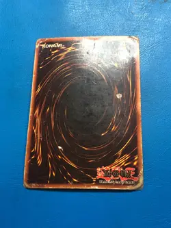 YUGIOH Ultra Rare Blue-Eyes White Dragon SDK-001 PLAYED - Image 2