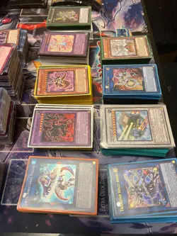 yugioh collection lot, 1000+ cards, 9 moderate structure decks, 3 binders, 1 mat - Image 2