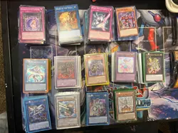 yugioh collection lot, 1000+ cards, 9 moderate structure decks, 3 binders, 1 mat - Image 3
