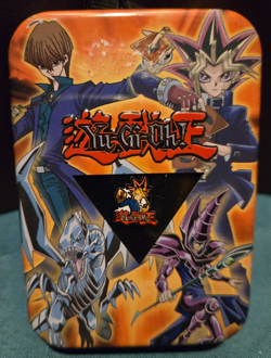 NEW YU-GI-OH! 2003 It's Time To Duel Collector’s Deck Tin & Tradable Pin Lanyard - Image 1