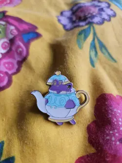 Official Metal Polteageist Pokemon Pin Badge Shining Fates Mad Party - Image 1