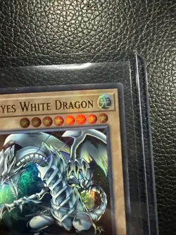 Blue-Eyes White Dragon (Version 3) LCKC-EN001 Ultra Rare Yugioh Alt Art Mint - Image 3