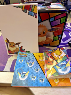 Pokemon TCG Eevee Lunchbox Treasure Chest Tin + accessories NO PACKS - Image 1