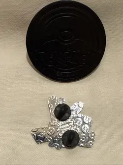 2024 Honolulu Pokemon World Championships Snorkel Pikachu Pin And Coin - Image 2