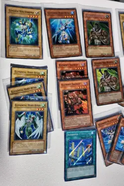 Yu-Gi-Oh! 21 Card Lot Elemental Heros Ocean Wildheart Necroshade Holos & Regular - Image 2