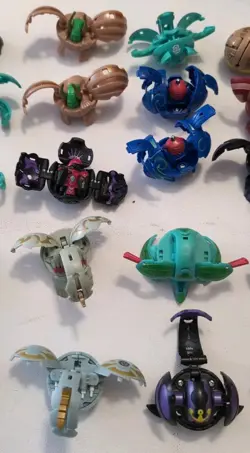 Bakugan Battle Brawlers 25 Figure Lot with Magnetic & Non Magnetic Cards - Image 4