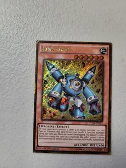 1x Yu-Gi-Oh! Junk Giant PGL2-EN001 1st Edition Gold Secret Rare LP Free Shipping - Image 1