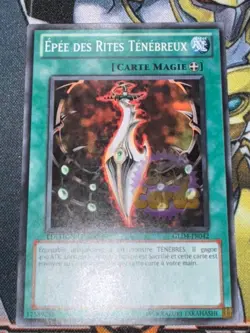 CARTE Yu Gi Oh EPEE DES RITES TENEBREUX GLD4-FR042 - Image 1