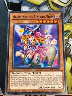 CARTE Yu Gi Oh MAGICIENNE DES TENEBRES TOON LDS1-FR057 1ere edition - Image 1