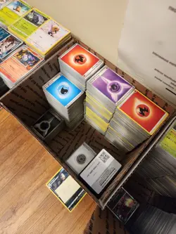4000 Mixed Pokemon Cards - Com, Unc, Rares, Holo, reverse holos. See Desc. Lot 6 - Image 3