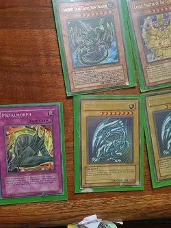 3 BLUE-EYES WHITE DRAGON SDK-001 With Other Holos And Extra Cards Lot Yu-gi-oh - Image 2