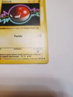 HP 1st Edition Shadowless Voltorb (67/102) Base Set Pokemon Card - Image 4