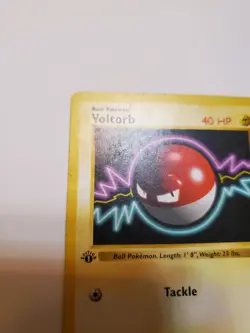 HP 1st Edition Shadowless Voltorb (67/102) Base Set Pokemon Card - Image 5
