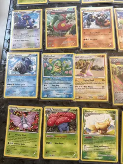 Lot Of 100 Pokemon Cards Assorted - Image 2