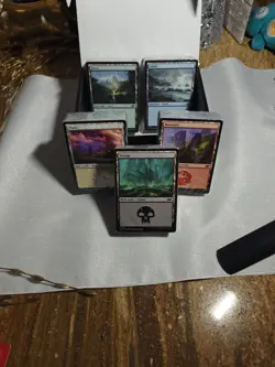 Magic: The Gathering 2025 Land Station (400 Basic Land Cards) - Image 2