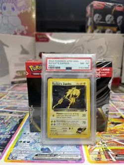 2000 POKEMON GYM CHAL. ROCKET'S ZAPDOS Holo PSA 8 - Image 1