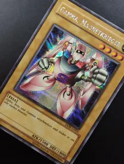 YUGIOH 2003 | GAMMA THE MAGNET WARRIOR | DOR-G003 | GERMAN PRISMATIC | EX - NM - Image 4