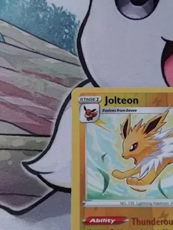 Pokemon Card Jolteon 047/185 Reverse Holo Rare Vivid Voltage Near Mint - Image 2