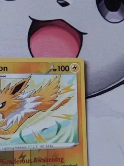 Pokemon Card Jolteon 047/185 Reverse Holo Rare Vivid Voltage Near Mint - Image 3
