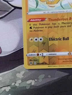 Pokemon Card Jolteon 047/185 Reverse Holo Rare Vivid Voltage Near Mint - Image 4
