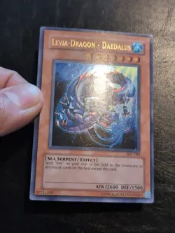 Yu-Gi-Oh! ULTRA RARE HOLO LEVIA-DRAGON - DAEDALUS IOC-083 1996 VINTAGE PRINT LP - Image 2