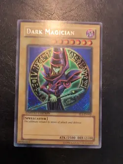 Yu-Gi-Oh! SECRET RARE HOLO CARD DARK MAGICIAN FL1-EN002 LP - Image 1