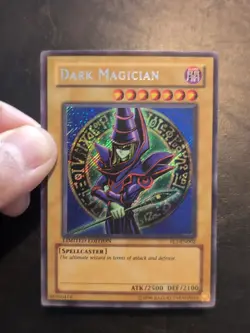 Yu-Gi-Oh! SECRET RARE HOLO CARD DARK MAGICIAN FL1-EN002 LP - Image 3