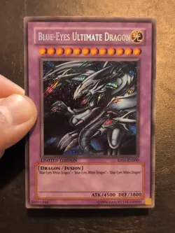 Yu-Gi-Oh SECRET RARE BLUE-EYES ULTIMATE DRAGON RP01-EN000 1996 COPYRIGHT VLP - Image 3