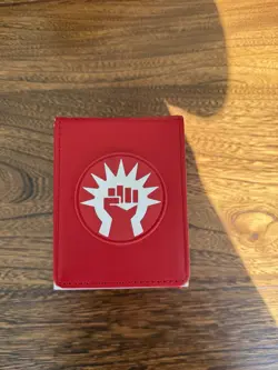 *USED* Magic: The Gathering - Guilds of Ravnica Alcove Flip/Deck Box (Boros) - Image 1